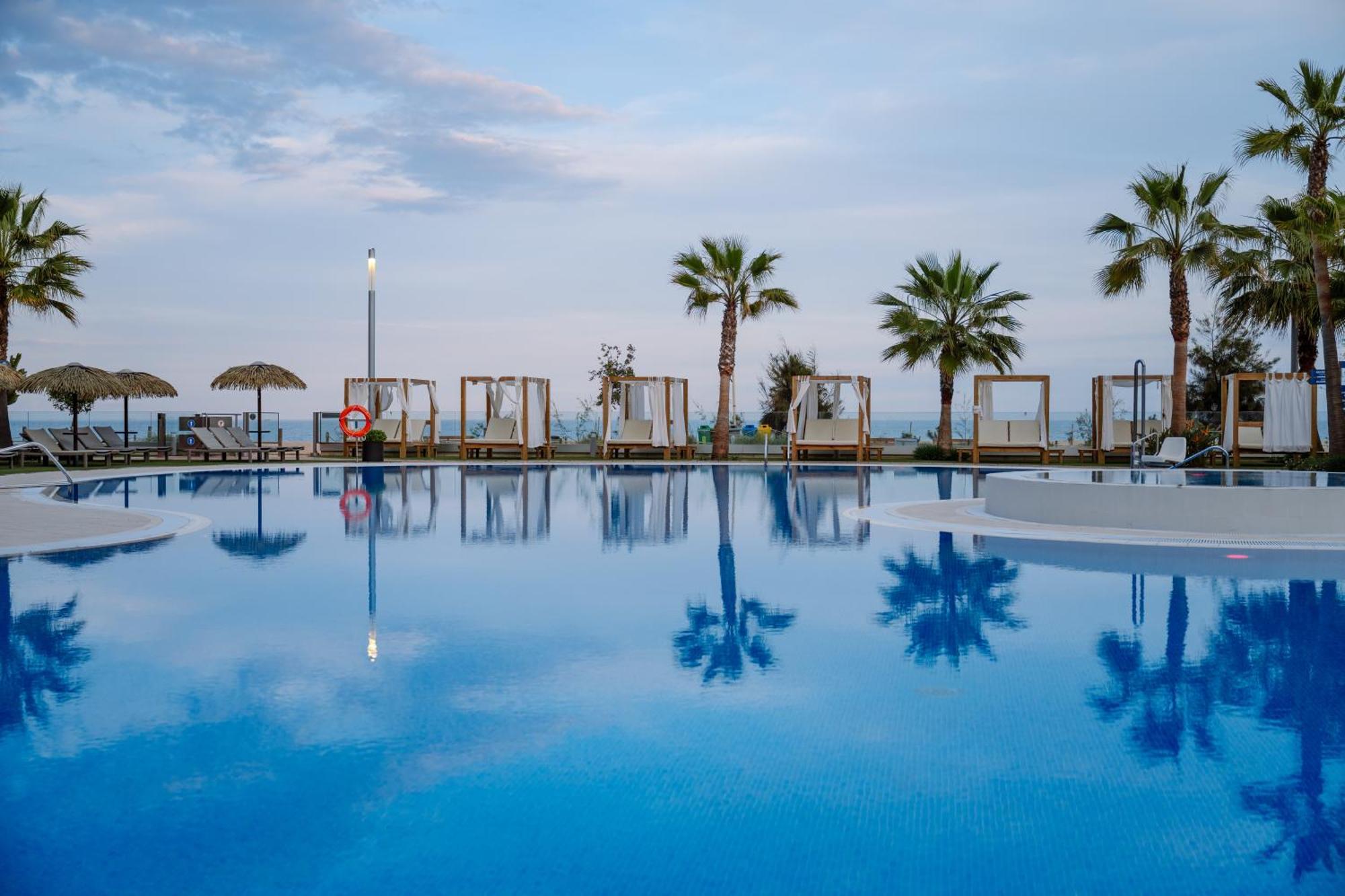 Hotel Tahiti Playa Санта Сузана Екстериор снимка