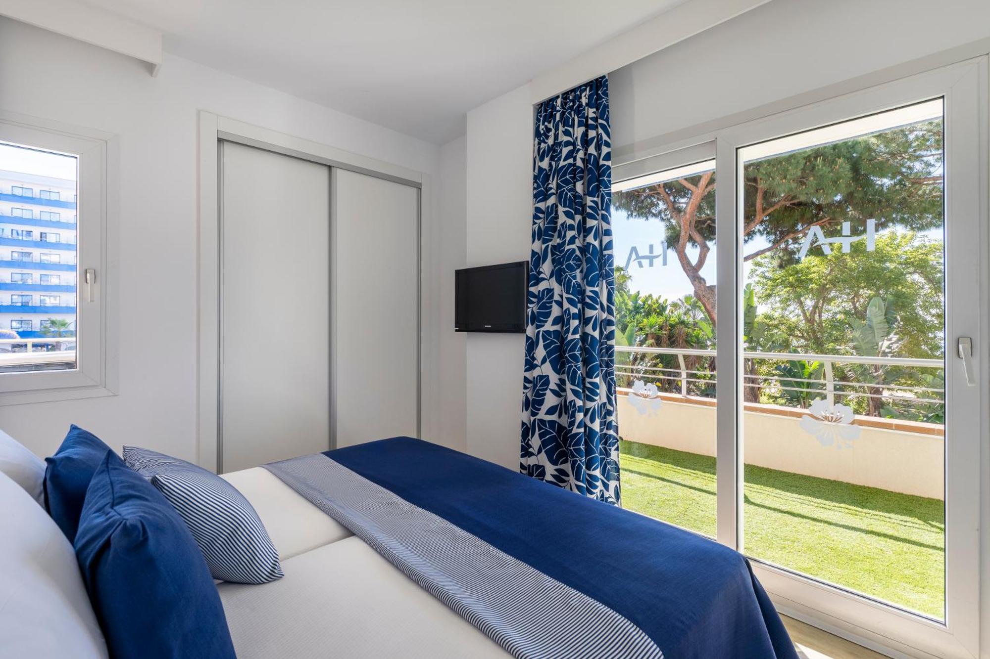 Hotel Tahiti Playa Санта Сузана Екстериор снимка